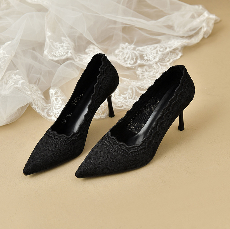 2025 tavaszi új klasszikus elegáns elegáns piros magassarkú esküvői cipők Xiu Wo csipke hálós hegyes tűsarkú cipő