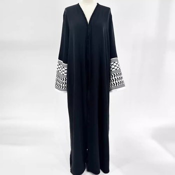 raktáron Határokon átnyúló közel-keleti muszlim ruházat divat elegáns zsebes kardigán hímzett színes kontrasztos fekete-fehér ruha köntös