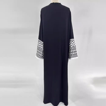 Διασυνοριακή Ρούχα Μουσουλμάνων στη Μέση Ανατολή Μόδα Κομψή Ζακέτα με Τσέπη Κεντημένη Χρωματική Αντίθεση Μαύρο και Άσπρο Φόρεμα Ρόμπα