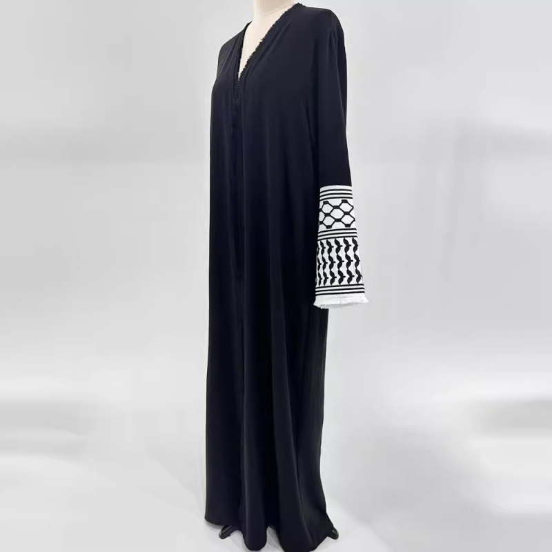 raktáron Határokon átnyúló közel-keleti muszlim ruházat divat elegáns zsebes kardigán hímzett színes kontrasztos fekete-fehér ruha köntös