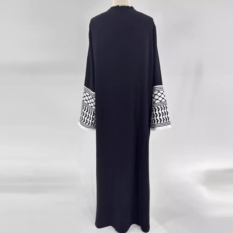 raktáron Határokon átnyúló közel-keleti muszlim ruházat divat elegáns zsebes kardigán hímzett színes kontrasztos fekete-fehér ruha köntös
