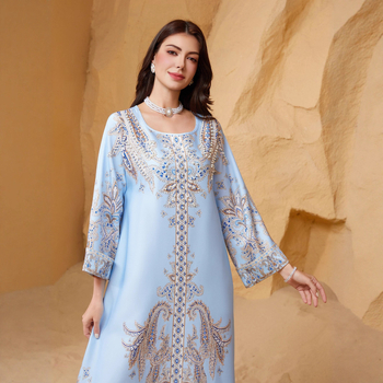 Zd011 Közel-Kelet Dubai Ins muszlim női köntös gyöngyös mintás kerek nyakú abaya közel-keleti stílusú ruha