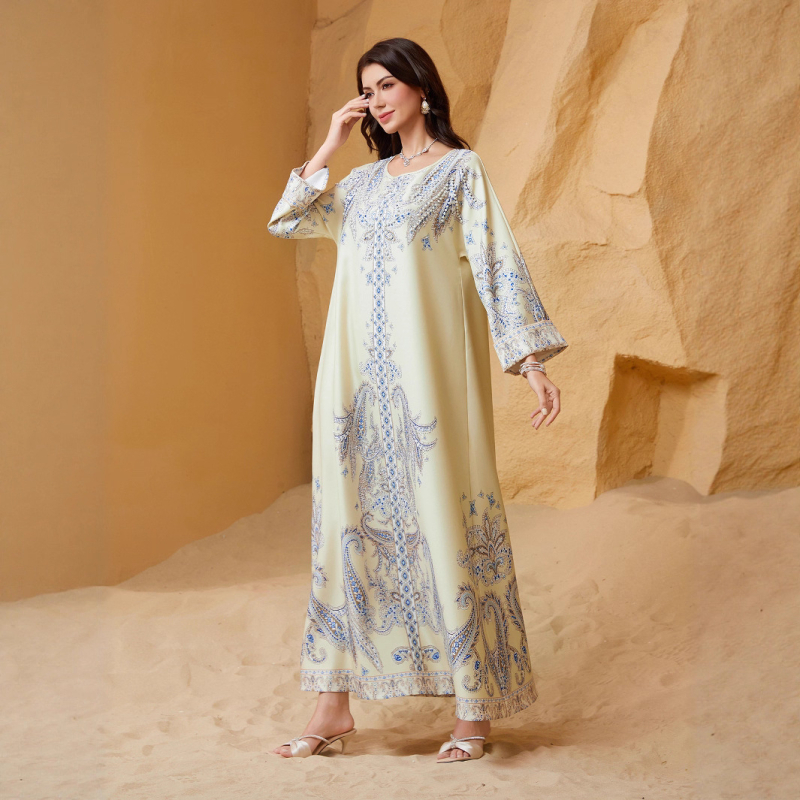 Zd011 Közel-Kelet Dubai Ins muszlim női köntös gyöngyös mintás kerek nyakú abaya közel-keleti stílusú ruha