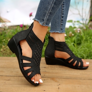 Nagykereskedelmi külkereskedelmi római szandálok női 2023 nyári új puha talpú anyacipők divatos felsőruházat női szandálok éksarkú női