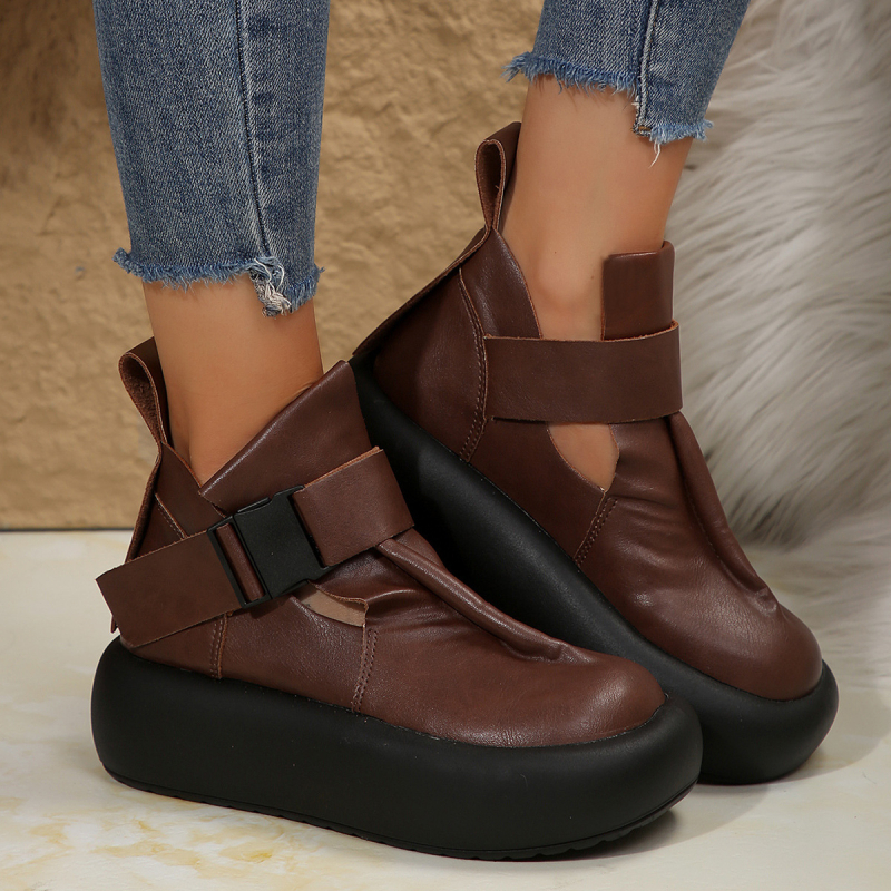 2025 tavaszi és téli új retro női cipők lezser vastag talpú sarkú üreges csatos cipő női gyártók nagykereskedelemben