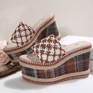 Külkereskedelmi Nyári Új Vastag Aljú Ékszíjas Papucsok Női Etnikai Stílusú Egy Szavas Nyitott Lábujjú Magassarkú Női Szandálok