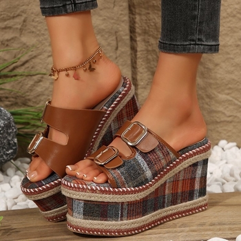 Külkereskedelmi Nyári Új Vastag Aljú Ékszíjas Papucsok Női Etnikai Stílusú Egy Szavas Nyitott Lábujjú Magassarkú Női Szandálok