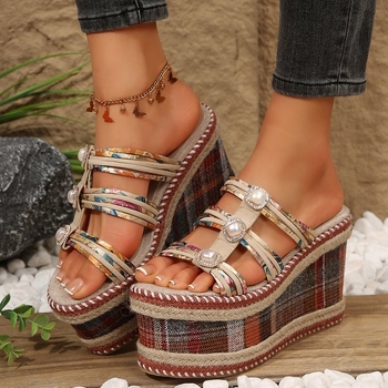 Külkereskedelmi Nyári Új Vastag Aljú Ékszíjas Papucsok Női Etnikai Stílusú Egy Szavas Nyitott Lábujjú Magassarkú Női Szandálok