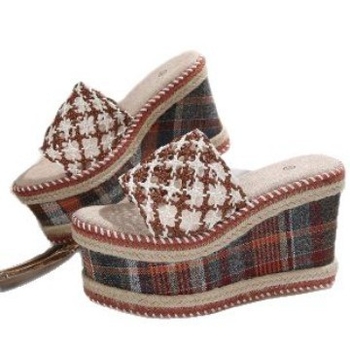 Külkereskedelmi Nyári Új Vastag Aljú Ékszíjas Papucsok Női Etnikai Stílusú Egy Szavas Nyitott Lábujjú Magassarkú Női Szandálok