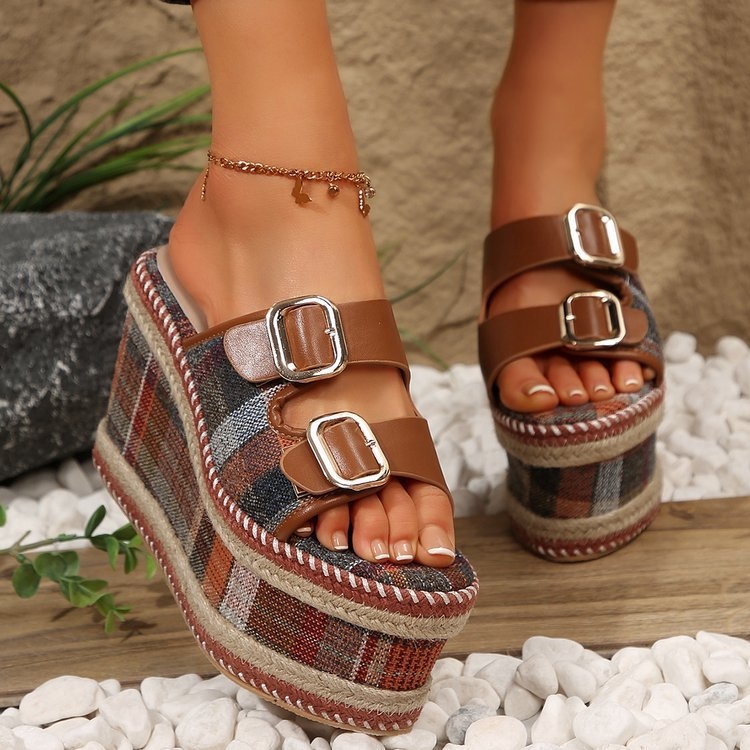 Külkereskedelmi Nyári Új Vastag Aljú Ékszíjas Papucsok Női Etnikai Stílusú Egy Szavas Nyitott Lábujjú Magassarkú Női Szandálok