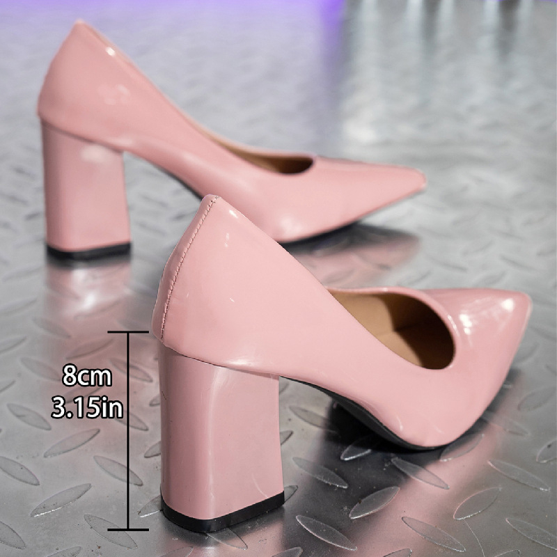 Európai és amerikai plus size magassarkú 2024 új hegyes, sekély szájú cipők divatos női vastag sarkú divatcipők gyártói nagykereskedelem