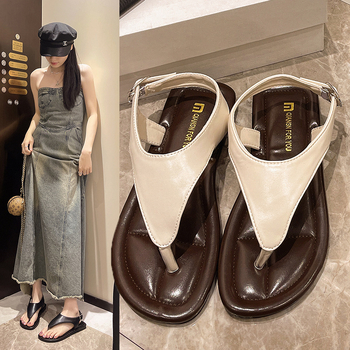 Francia szandálok Női 2025 Új Nyári Puha Lapos Divatos Csatos Strandcipő Külső Ruházat Szoknyával Római Cipő