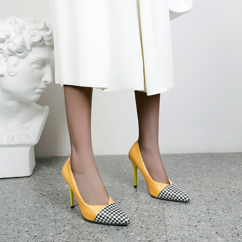Magas sarkú cipők női ujjú női divatos cipők színben illő magas sarkú hegyes európai és amerikai 2023 új női cipők sárga
