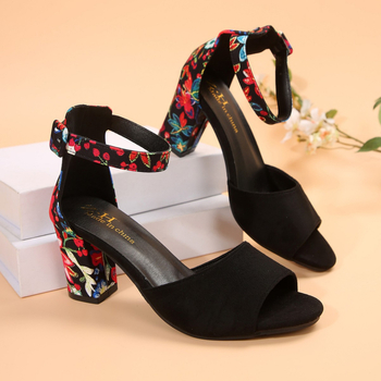Διασυνοριακή Νέα Ευρωπαϊκή και Αμερικανική Μόδα Plus Size Γυναικεία Σανδάλια με Χοντρό Τακούνι, Γυναικεία Σανδάλια με Αγκράφα Εξωτερικού Εμπορίου για Γυναίκες