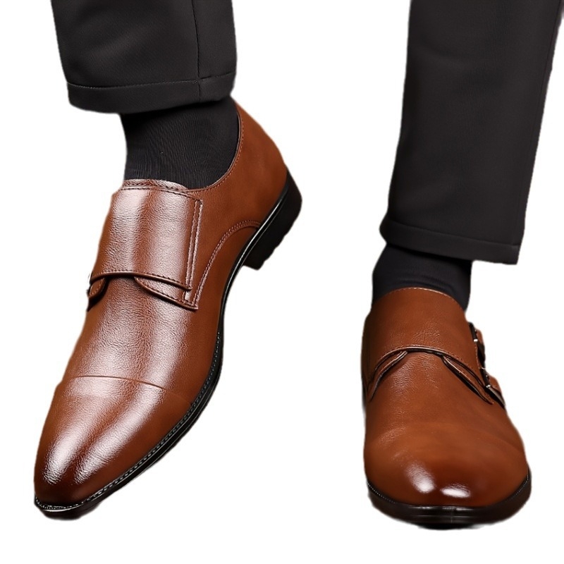 Az Amazon Aliexpress népszerű, határokon átnyúló, nagyméretű gyártója nagyszámú terméket kínál hegyes orrú, vőlegényi, esküvői, üzleti, hivatalos férfi cipőkhöz