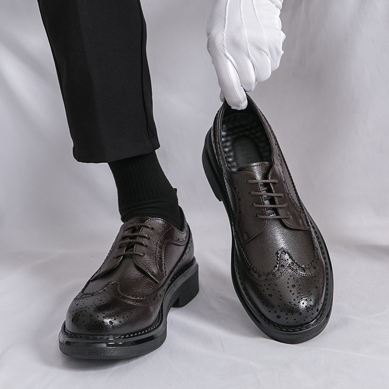 Külkereskedelmi nagy méretű férfi koreai stílusú brit vastag talpú bőrcipő 2024 új üzleti hivatalos brogue faragott esküvői cipők