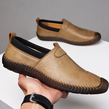 2024. aasta uued meeste vabaajajalatsid. Valged kingad meeste vabaajajalatsid. Todsi meeste suss-on meestejalatsid.