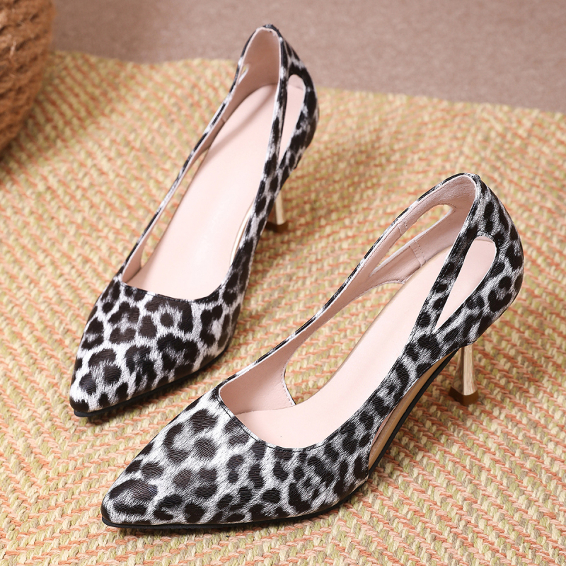 Női magassarkú 2024 tavaszi/őszi új szexi leopárdmintás hegyes tűsarkú, mindenhez illő divatos, sekély szájú, plus size egyrétegű női cipők