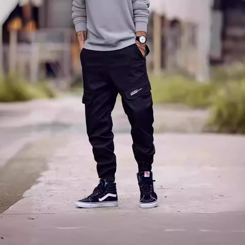 Meeste trendikad õhukese lõikega vabaajapüksid, millel on kamuflaažmustriga jala kokkutõmbumise funktsioon jala kamuflaažiga jooksupüksid.