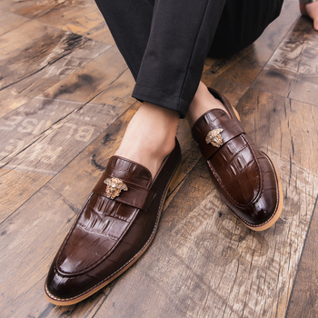 Φθινοπωρινά βρετανικά, casual δερμάτινα παπούτσια με μυτερή μύτη, ρετρό, κορεάτικο στιλ, χαμηλοτάκουνα, επαγγελματικά δερμάτινα παπούτσια για μεγάλους μεγέθους.