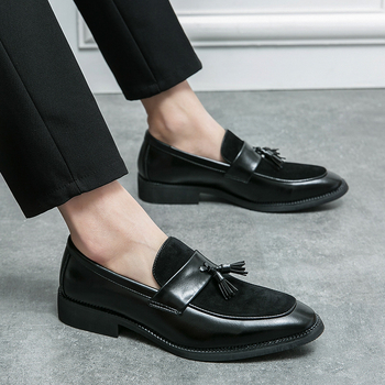 Határokon átnyúló külkereskedelem új alkalmi bőrcipők divat trendi szett láb bojtos bőrcipők külkereskedelem férfi hegyes sarkú bőrcipők nagykereskedelem