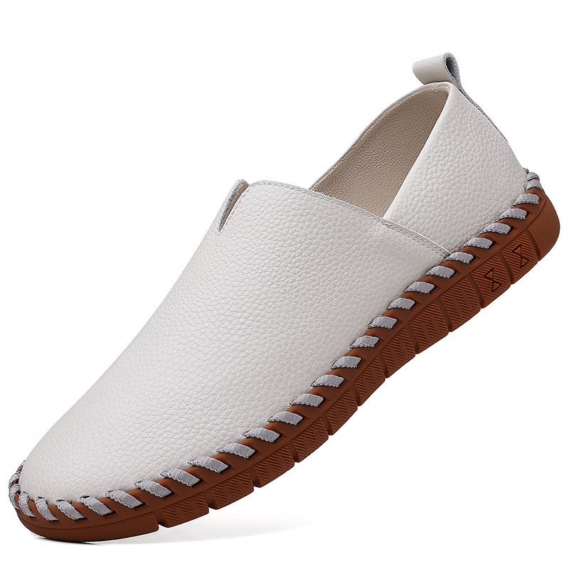 Didelių dydžių odiniai batai sandėlyje, vyriški apvaliais pirštais, dirbtinės odos laisvalaikio batai, tingūs plokščiakulniai, vyriški batai urmu