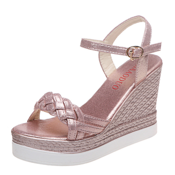 2025 Új, határokon átnyúló nyári külkereskedelmi nagyméretű, éksarkú női cipők Divatos, vastag talpú, bokapántos, peeptoe szandálok nőknek