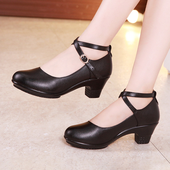 2025 Τετράγωνα παπούτσια χορού με μεσαίο τακούνι, χοντρό τακούνι, στρογγυλή μύτη, άνετα παπούτσια Cheongsam για επίδειξη, ειδικά γυναικεία παπούτσια με λουράκια για χορό