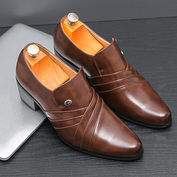 Ādas apavi Vīriešu biznesa stila britu ikdienas spilgti lakotas ādas apavi Jaunatnes darba pārrobežu ārējās tirdzniecības lielizmēra moderni ādas apavi