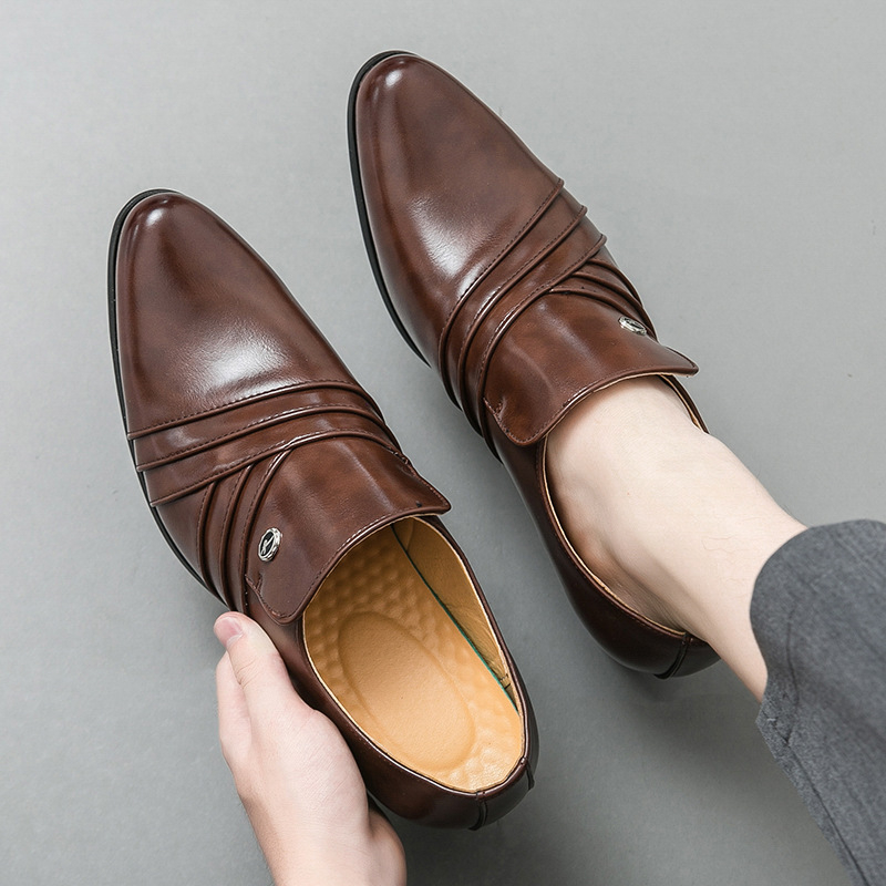 Ādas apavi Vīriešu biznesa stila britu ikdienas spilgti lakotas ādas apavi Jaunatnes darba pārrobežu ārējās tirdzniecības lielizmēra moderni ādas apavi