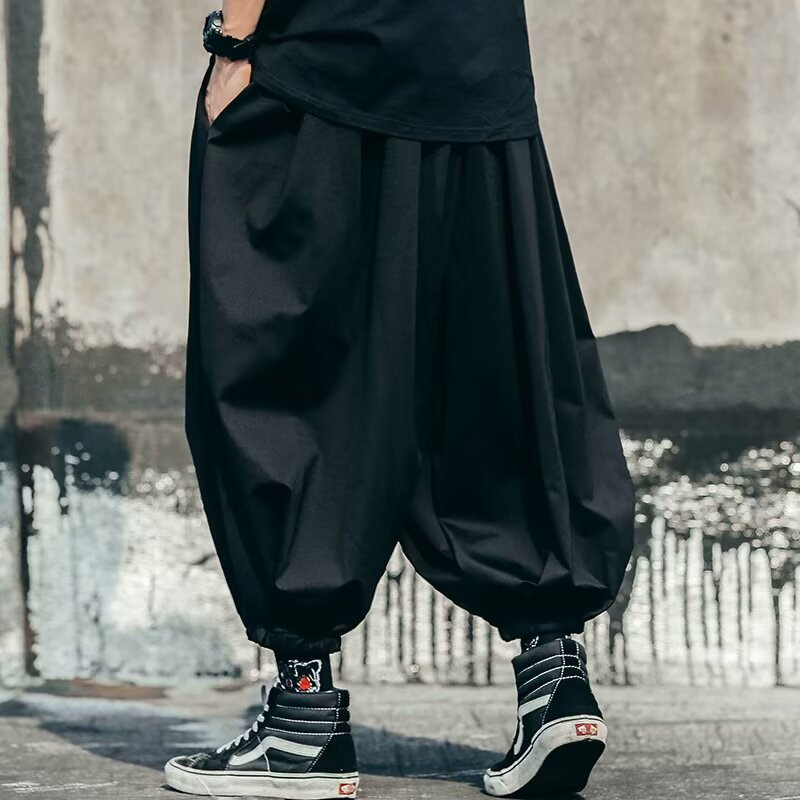 Yohji Yamamoto stílusú őszi-téli lezser bő szárú férfi nadrág, sötét szamuráj nadrág, jóganadrág, rövidített, divatos bő szárú nadrág