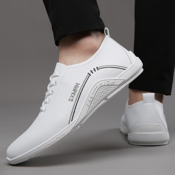 2023 Καλοκαιρινά νέα δερμάτινα παπούτσια ανδρικά αντιολισθητικά, μαλακά δερμάτινα, λευκά παπούτσια, μοντέρνα, ευέλικτα, αναπνεύσιμα, casual παπούτσια χονδρικής