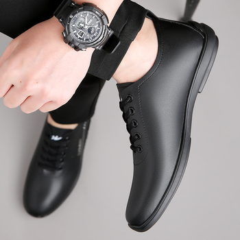 2023 Καλοκαιρινά νέα δερμάτινα παπούτσια ανδρικά αντιολισθητικά, μαλακά δερμάτινα, λευκά παπούτσια, μοντέρνα, ευέλικτα, αναπνεύσιμα, casual παπούτσια χονδρικής