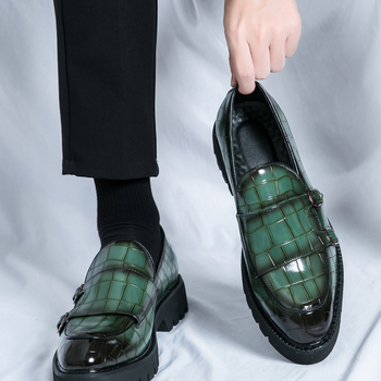 Нови мъжки мокасини с двойна катарама, големи размери, лачени, с дебел ток, през 2024 г., стилни, ежедневни кожени обувки с дебел ток и ярко лице