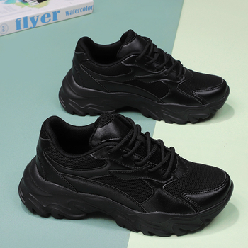 Ежедневни спортни обувки за бягане за мъже 2023 Лято Нови дишащи обувки Двойка спортни ежедневни дебели бели обувки за жени