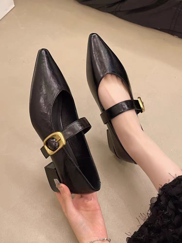 2025-ös tavaszi és nyári hegyes sarkú cipők, francia luxus Mary Jane cipők, női fémcsatos öv, retró elegáns ingázós cipő