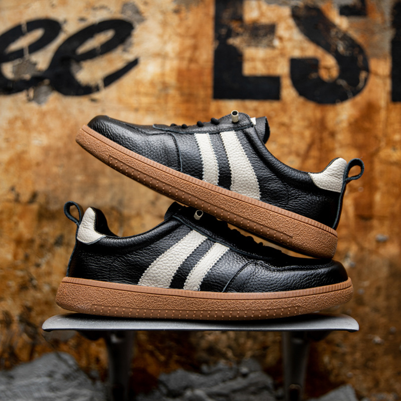 Férfi cipők 2024 Új őszi valódi bőr lélegző vintage német edzőcipők Férfi divatos cipők Alkalmi sport minden mérkőzésre alkalmas cipők