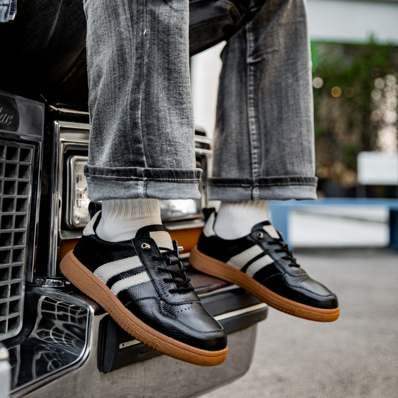 Férfi cipők 2024 Új őszi valódi bőr lélegző vintage német edzőcipők Férfi divatos cipők Alkalmi sport minden mérkőzésre alkalmas cipők