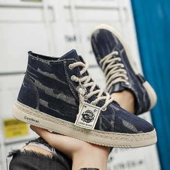 Határokon átnyúló farmercipők 2024 őszi férfi cipők magassarkú cipők divatos hétköznapi csúszásgátló vászoncipők plus size deszkás cipők