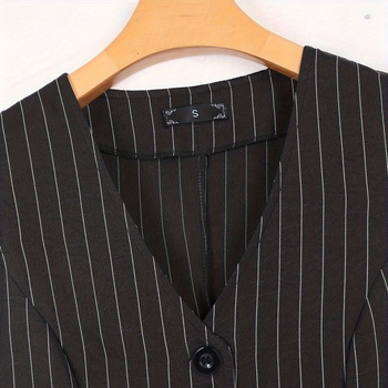 Piiriülene eksklusiivne päriselus pildistamiseks 2024. aasta kevadine uus vest, välismaise stiiliga, seljas moekas disainiga nišivest