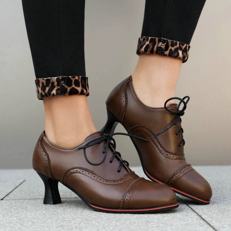 Mazas ādas kurpes, britu retro stila, grebtas, brogue augstpapēžu kurpes, piepilsētas un potītes stileto papēdis, mežģīnes, dziļi atveramas, augstpapēžu kurpes sievietēm