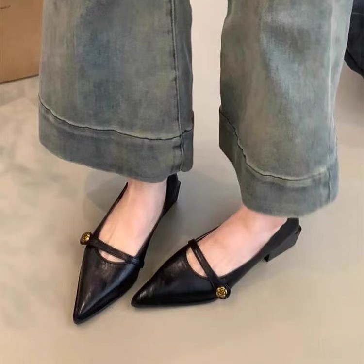 Gyári raktáron Magassarkú Női Egy Szavas Kamélia Csat Hegyes Elegáns Tündér Vastag Sarkú Mary Jane Cipő Plus Size