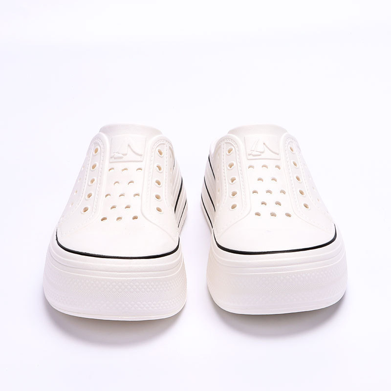 Lyukas cipők Női nyári új stílusú bebújós félig bebújós magasított vastag talpú szandál diákoknak fehér cipők női papucsok
