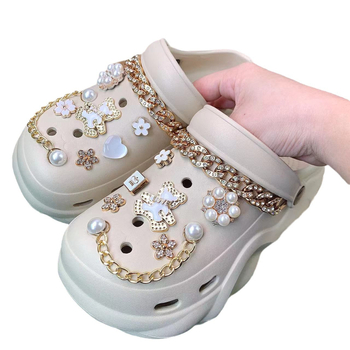 Határokon átnyúló új felhő lyukas cipő aranyfehér medveöltöny vastag aljú 6 cm nyári szandál egy generációnyi haj