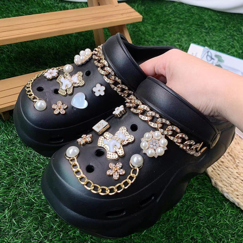 Határokon átnyúló új felhő lyukas cipő aranyfehér medveöltöny vastag aljú 6 cm nyári szandál egy generációnyi haj