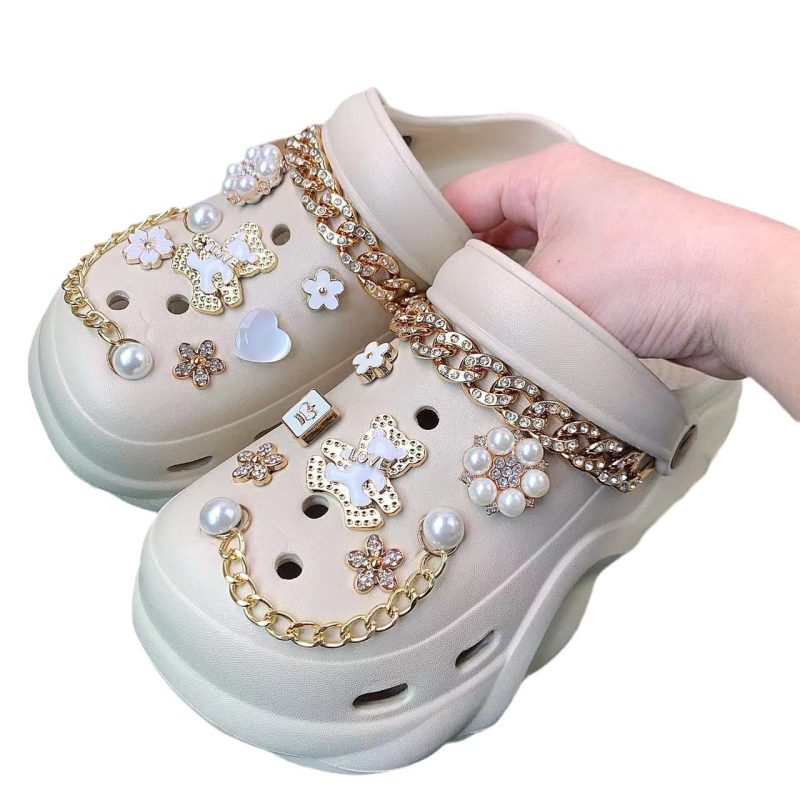 Határokon átnyúló új felhő lyukas cipő aranyfehér medveöltöny vastag aljú 6 cm nyári szandál egy generációnyi haj