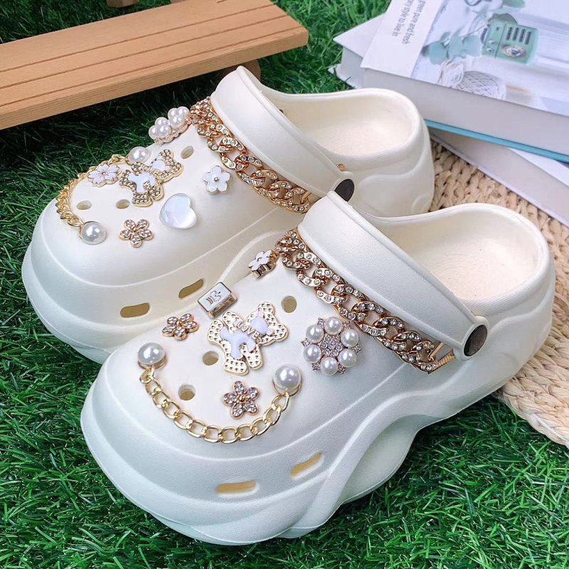 Határokon átnyúló új felhő lyukas cipő aranyfehér medveöltöny vastag aljú 6 cm nyári szandál egy generációnyi haj