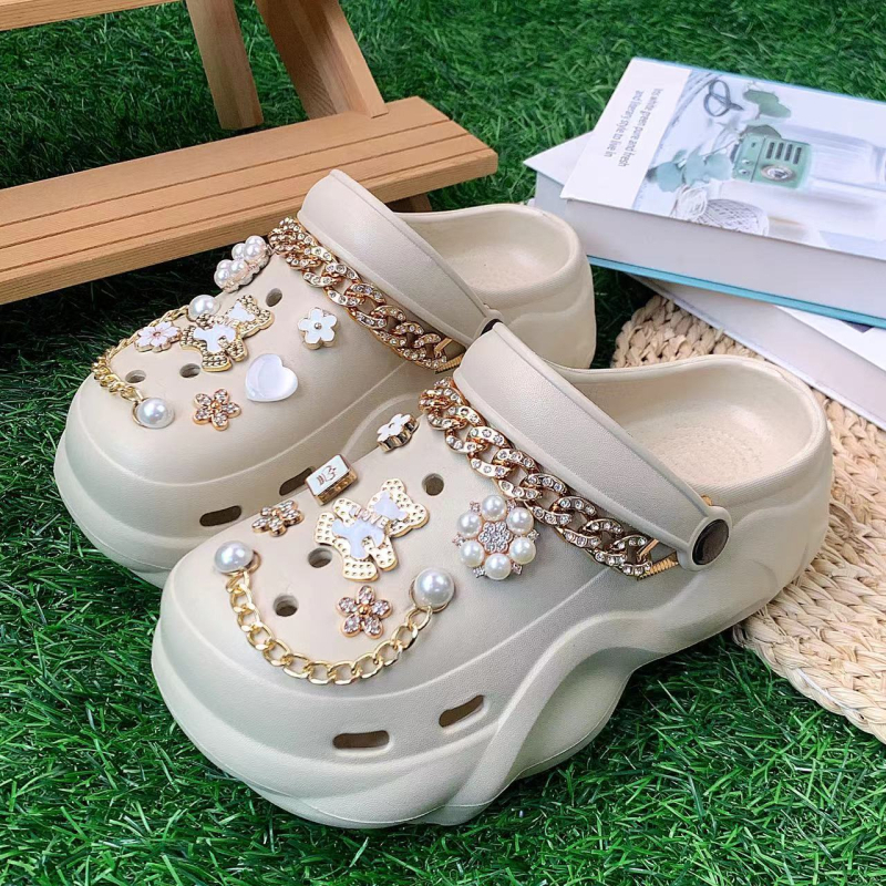 Határokon átnyúló új felhő lyukas cipő aranyfehér medveöltöny vastag aljú 6 cm nyári szandál egy generációnyi haj