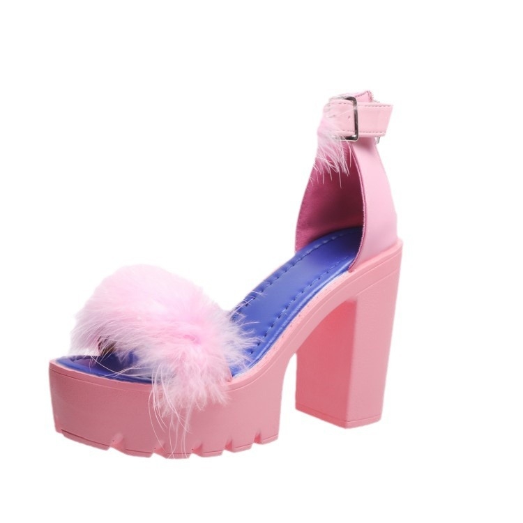 Raktáron független állomás új női cipők 2024 európai és amerikai vastag sarok szőrös plus size csatos magas sarkú divatos szandál