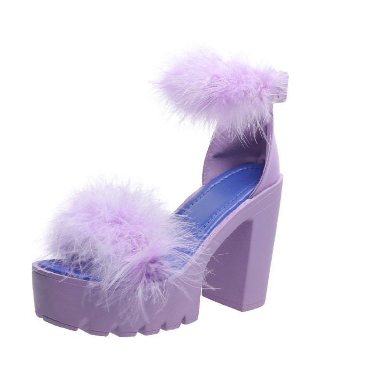 Raktáron független állomás új női cipők 2024 európai és amerikai vastag sarok szőrös plus size csatos magas sarkú divatos szandál